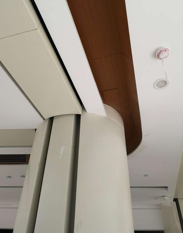 Kakšne so prednosti aluminijastega furnirja?