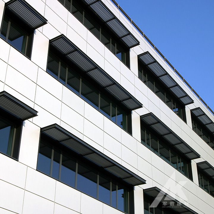Kaj je zavesa iz aluminijastega furnirja?