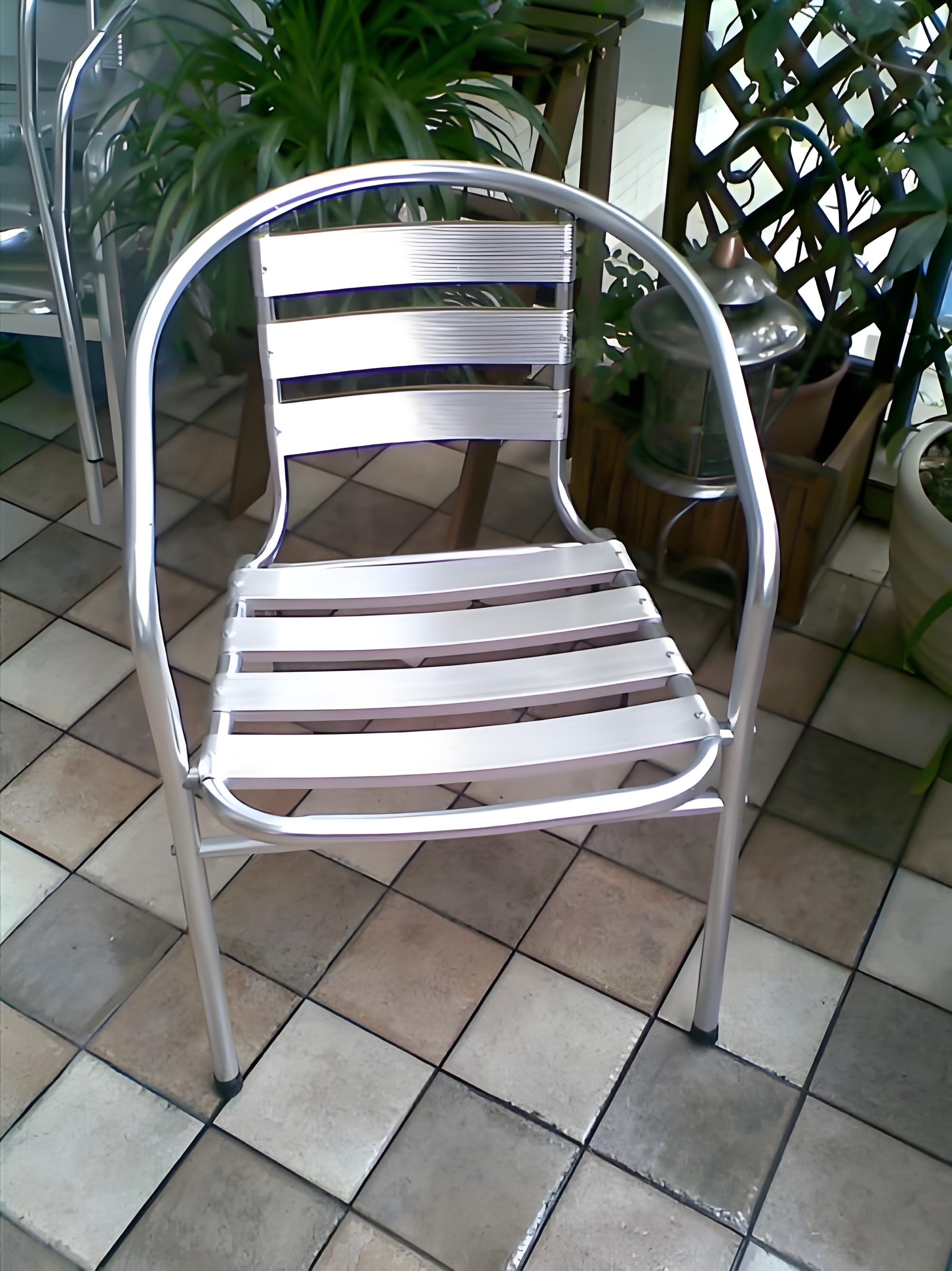 Uporaba aluminijastih materialov v stolih